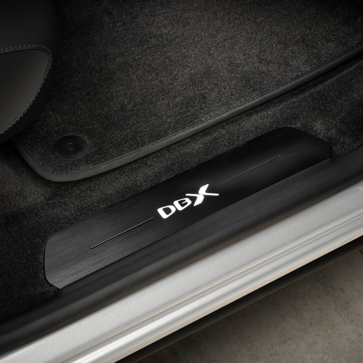 Aston Martin DBX Illuminated Tread Plates