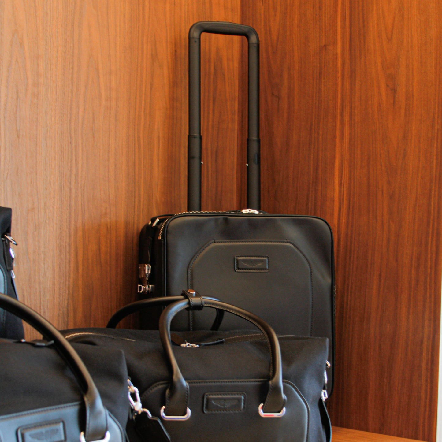 709003 Aston Martin DBX SUV Luggage Black Leather 6pcs Set Trolley Trolleys Duffle Bags Carry on Travel Car Vehicle Accessory Accessories Essential Essentials Storage