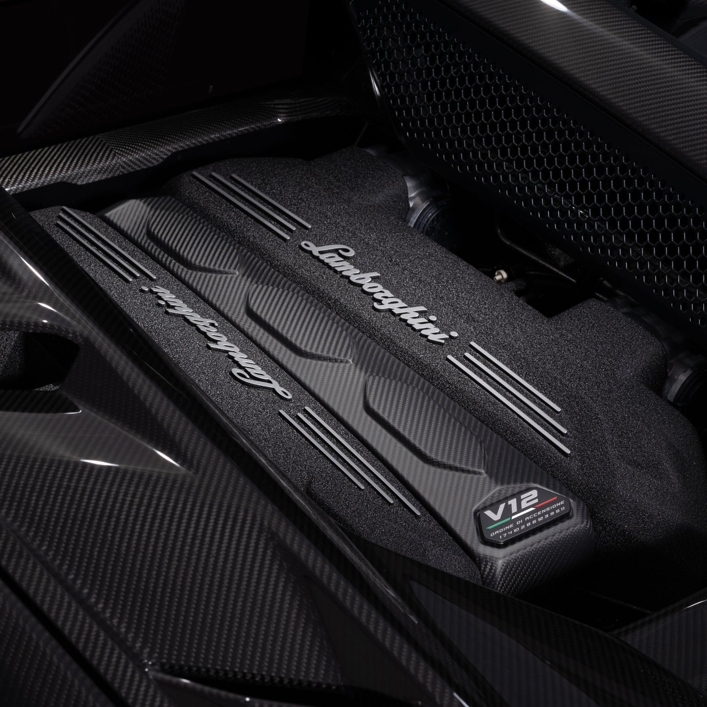 47B103927 47B103927A Lamborghini Revuelto Carbon Fiber Engine Bonnet Hood Cover Shiny Matt Matte Vehicle Accessories Accessory Luxury Sportscar Car Luxury Exterior Design Italian Italy V12