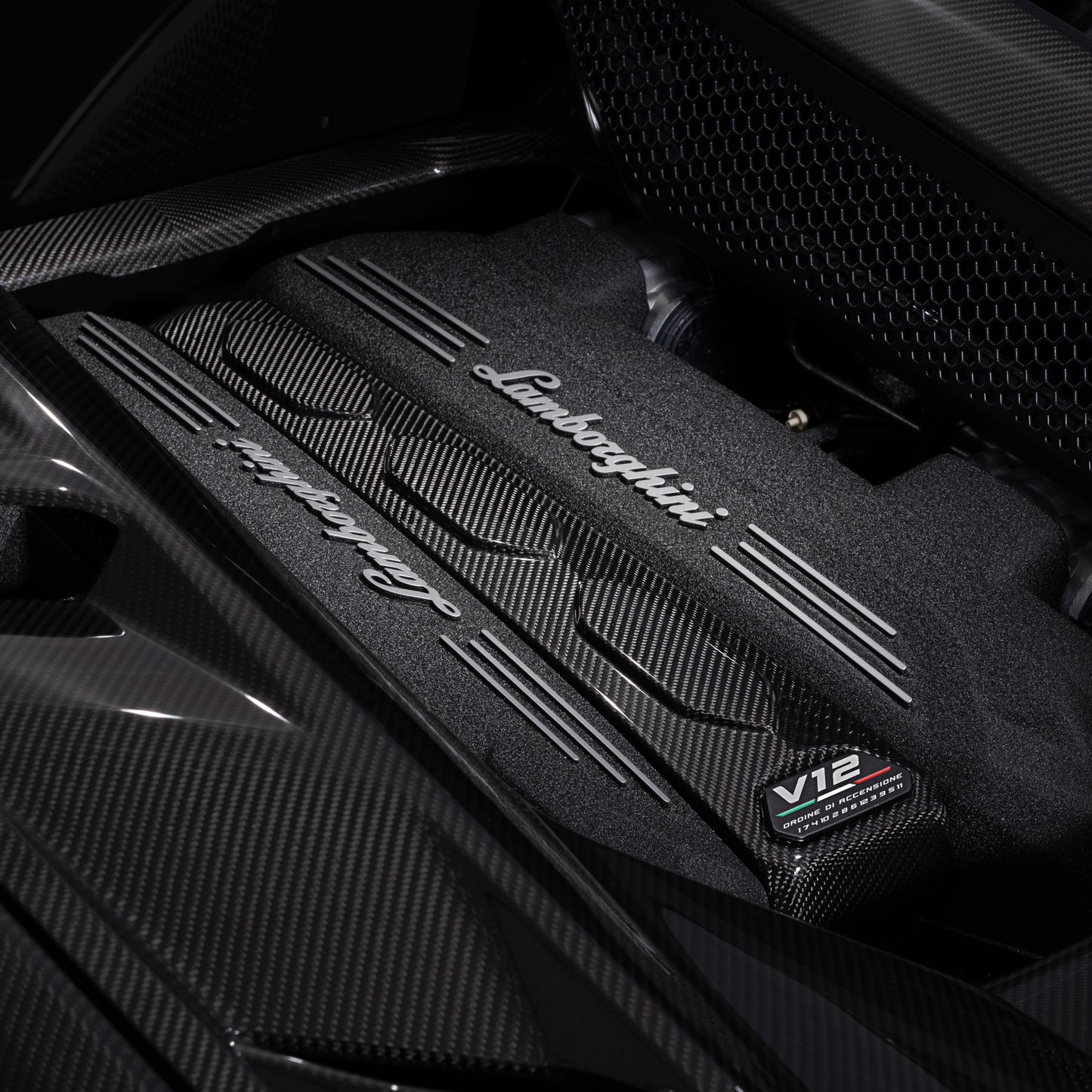 47B103927 47B103927A Lamborghini Revuelto Carbon Fiber Engine Bonnet Hood Cover Shiny Matt Matte Vehicle Accessories Accessory Luxury Sportscar Car Luxury Exterior Design Italian Italy V12