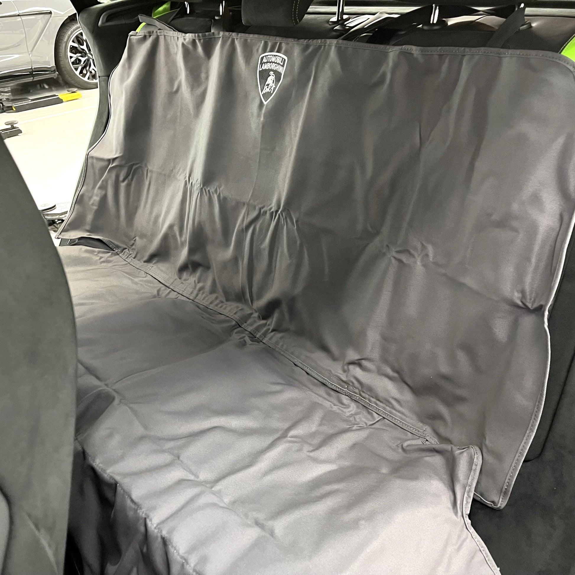 4ML061680 Lamborghini Urus Rear Seat Pet Protective Cover Animals Vehicle Protection Seat Covers