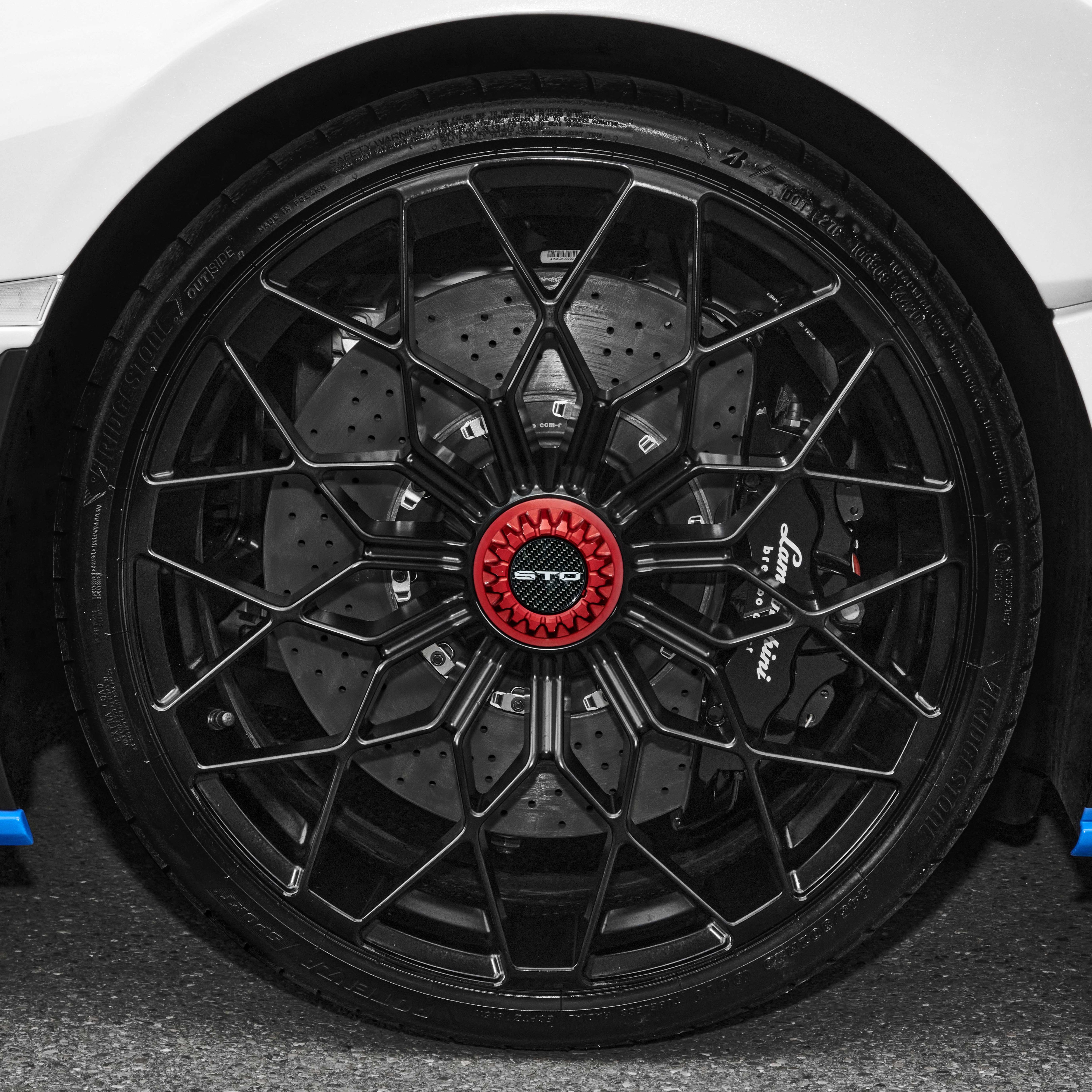 Lightweight Center Lock Rims Lamborghini Huracan STO Center Lock Rim Badge β O'GARA Boutique